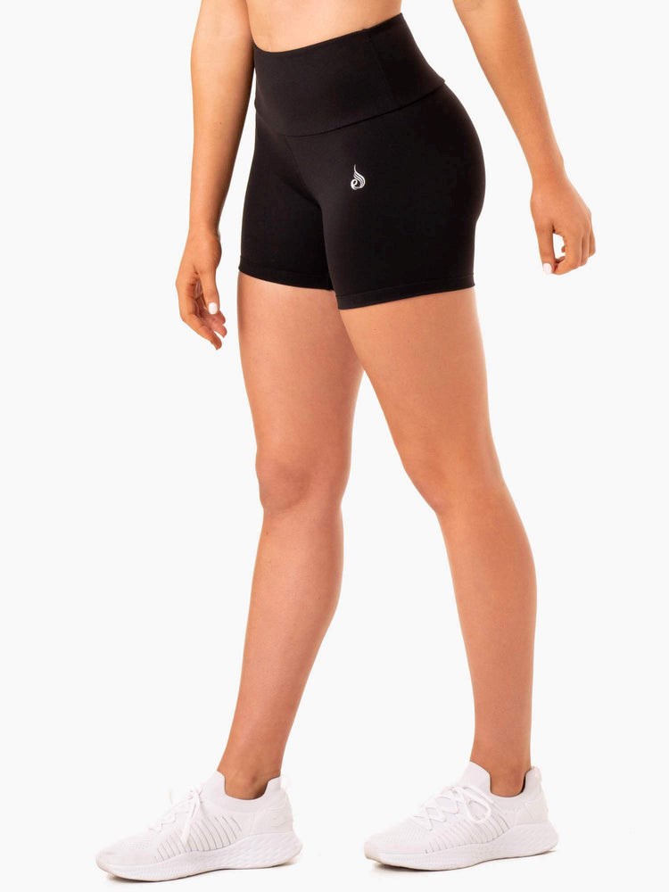 Ryderwear Staples Scrunch Bum Mid Length Shorts Czarne | QRHAGX208